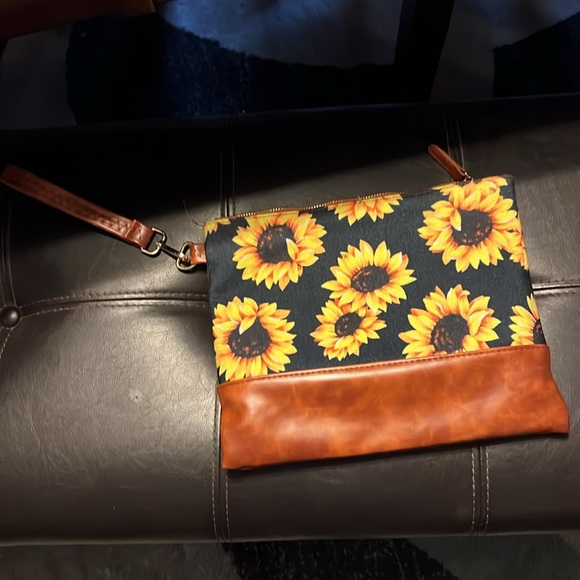 Purse - Picture 2 of 3